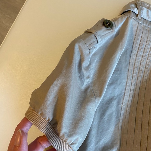 Short Sleeve Jacket. - Picture 11 of 15